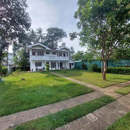 Gudsmith Home Negombo Buitenkant foto