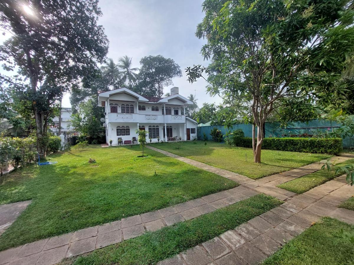 Gudsmith Home Negombo Buitenkant foto