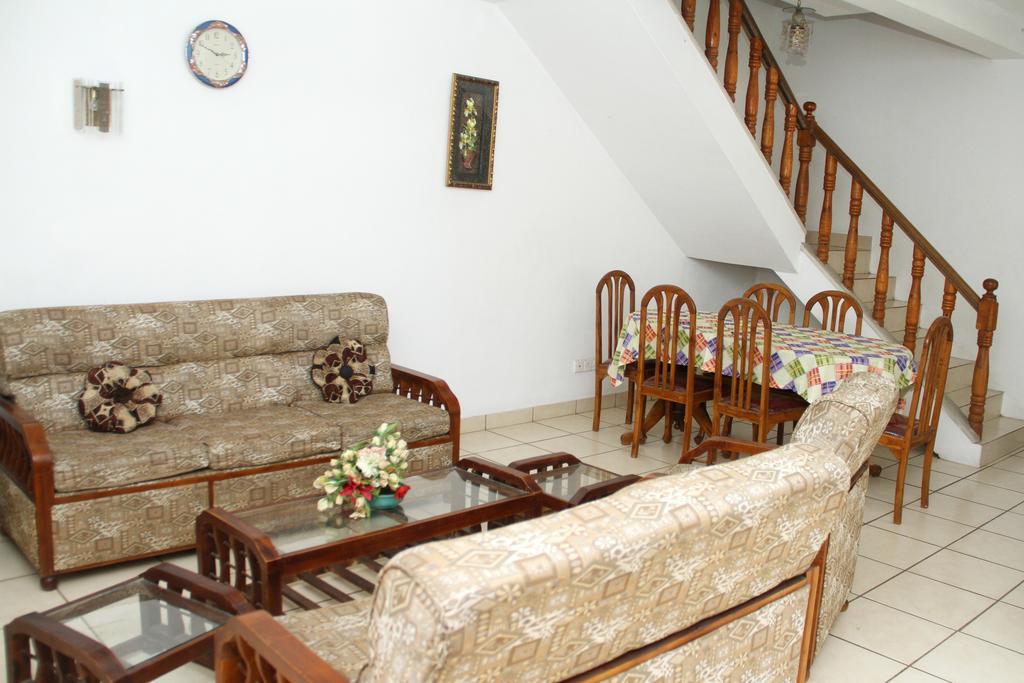 Gudsmith Home Negombo Buitenkant foto