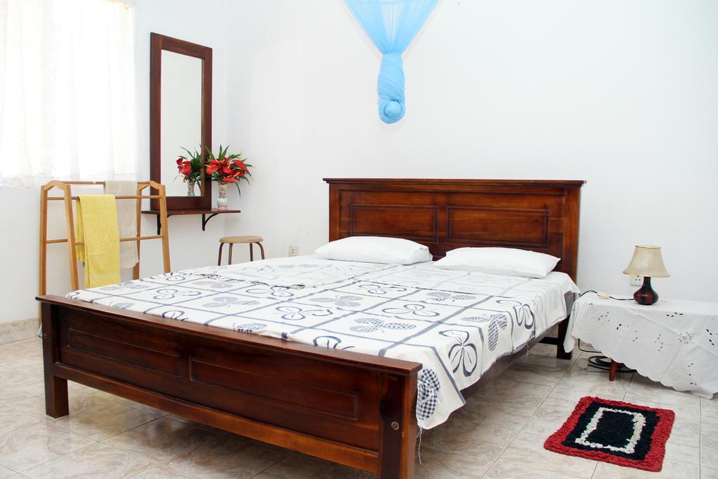 Gudsmith Home Negombo Buitenkant foto