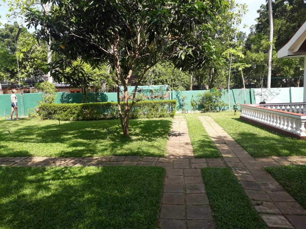 Gudsmith Home Negombo Buitenkant foto