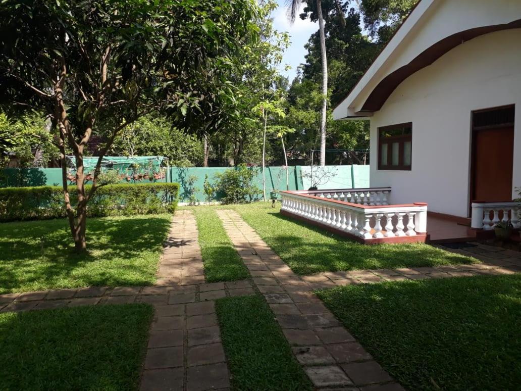 Gudsmith Home Negombo Buitenkant foto